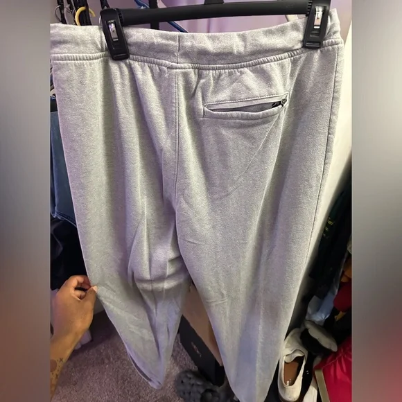 Great Condition LARGE Gray Sweatpants (Jogger Style) by Everlast - Picture 3 of 4